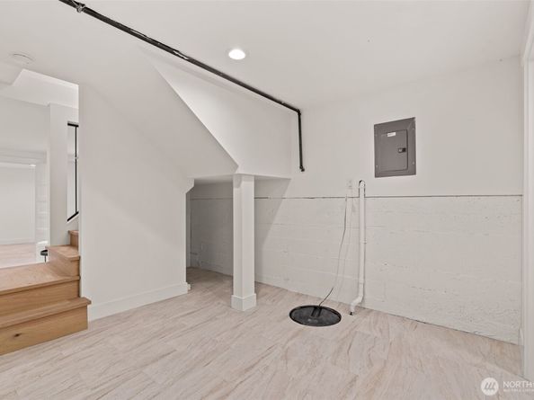 321 17th Avenue E, Seattle WA 98112