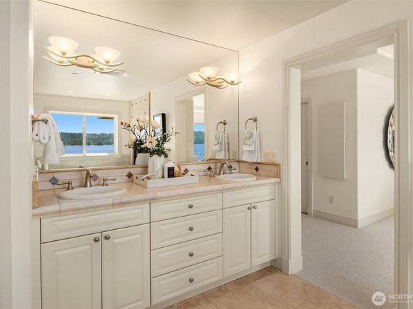 830 W Lake Sammamish Parkway NE, Bellevue WA 98008