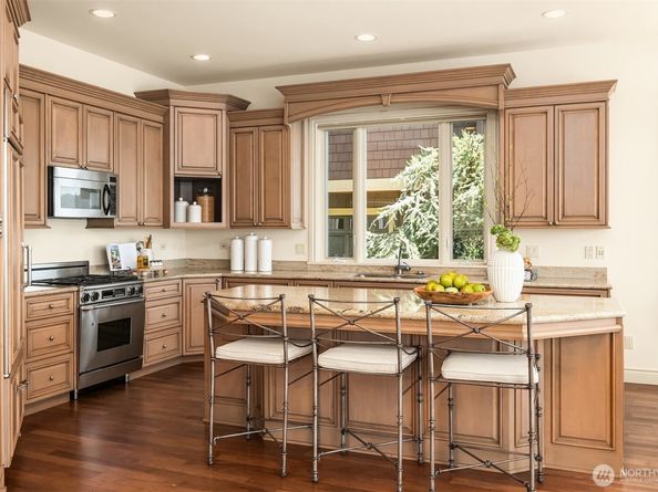 830 W Lake Sammamish Parkway NE, Bellevue WA 98008