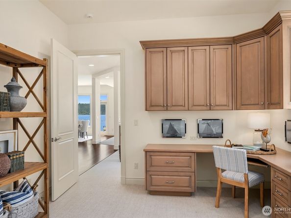 830 W Lake Sammamish Parkway NE, Bellevue WA 98008