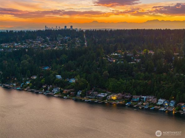 830 W Lake Sammamish Parkway NE, Bellevue WA 98008