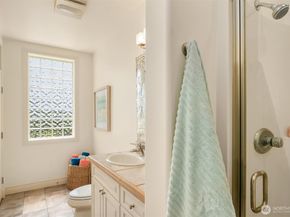 830 W Lake Sammamish Parkway NE, Bellevue WA 98008