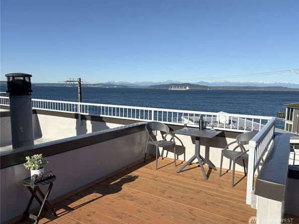 4004 Beach Drive SW 302, Seattle WA 98116