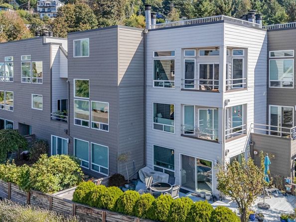 4004 Beach Drive SW 302, Seattle WA 98116