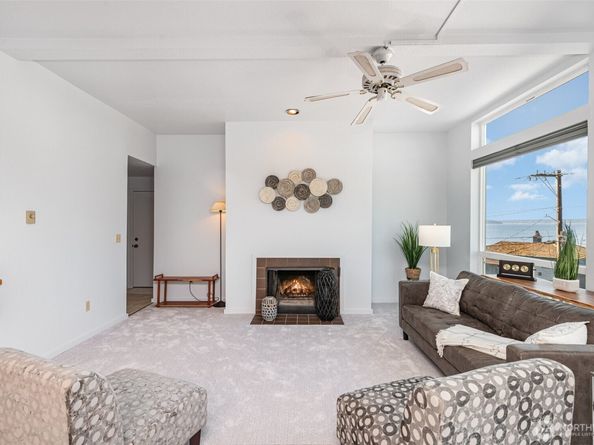 4004 Beach Drive SW 302, Seattle WA 98116