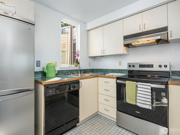 4004 Beach Drive SW 302, Seattle WA 98116