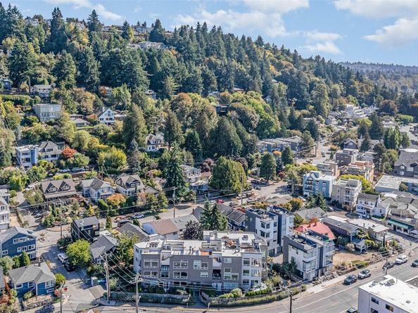 4004 Beach Drive SW 302, Seattle WA 98116
