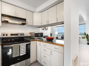 4004 Beach Drive SW 302, Seattle WA 98116
