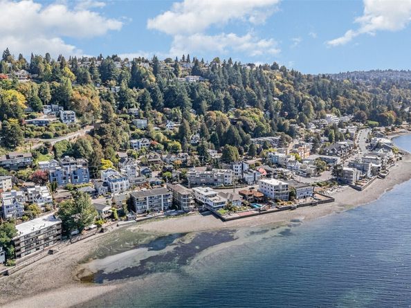 4004 Beach Drive SW 302, Seattle WA 98116