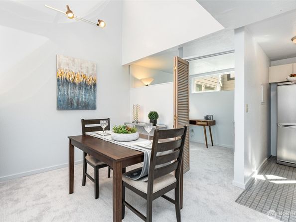 4004 Beach Drive SW 302, Seattle WA 98116