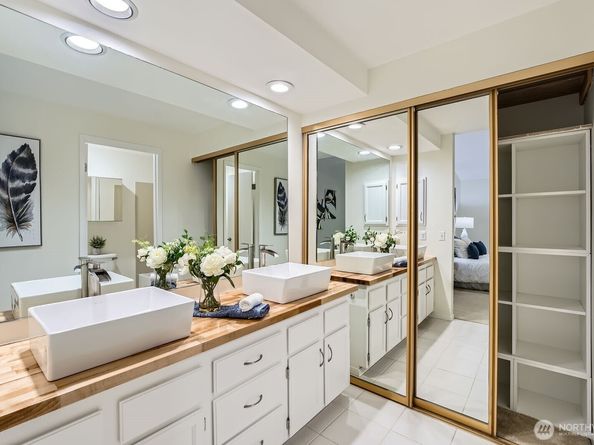 16142 SE 33rd Lane Unit #1001, Bellevue WA 98008