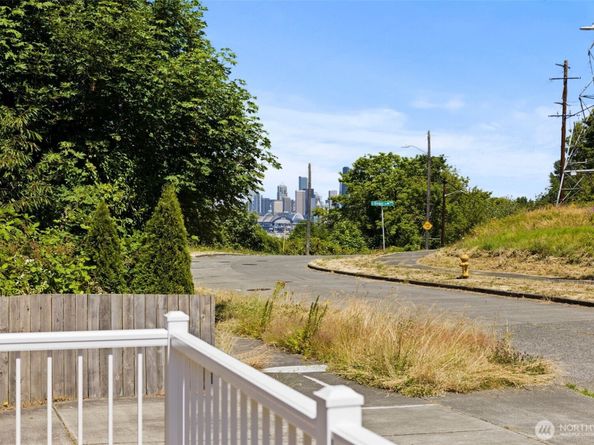4525 10th Avenue S, Seattle WA 98108