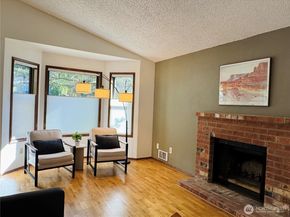 16718 SE 40th Place, Bellevue WA 98008