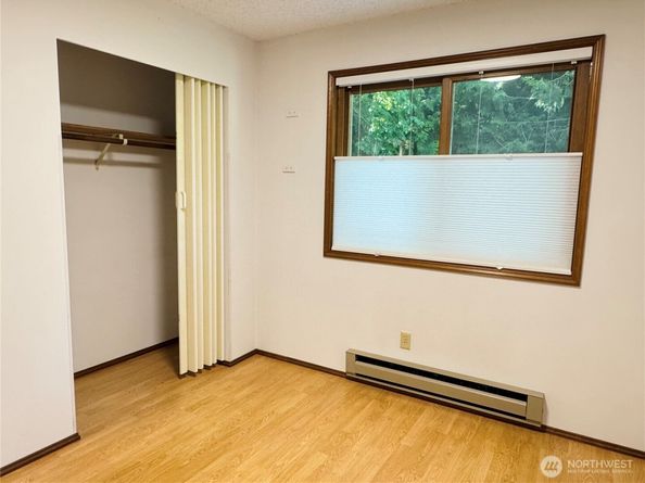 16718 SE 40th Place, Bellevue WA 98008