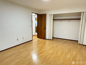16718 SE 40th Place, Bellevue WA 98008