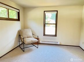 16718 SE 40th Place, Bellevue WA 98008