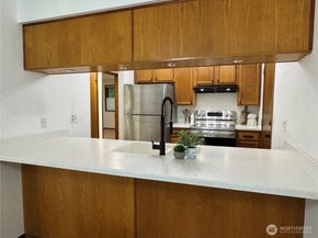16718 SE 40th Place, Bellevue WA 98008