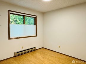 16718 SE 40th Place, Bellevue WA 98008