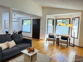 16718 SE 40th Place, Bellevue WA 98008