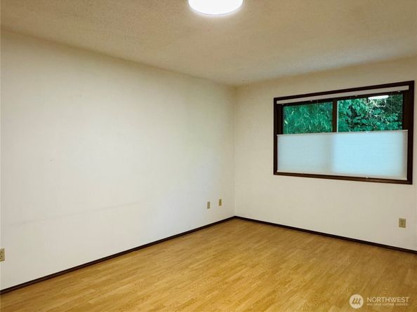 16718 SE 40th Place, Bellevue WA 98008