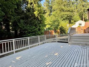 16718 SE 40th Place, Bellevue WA 98008