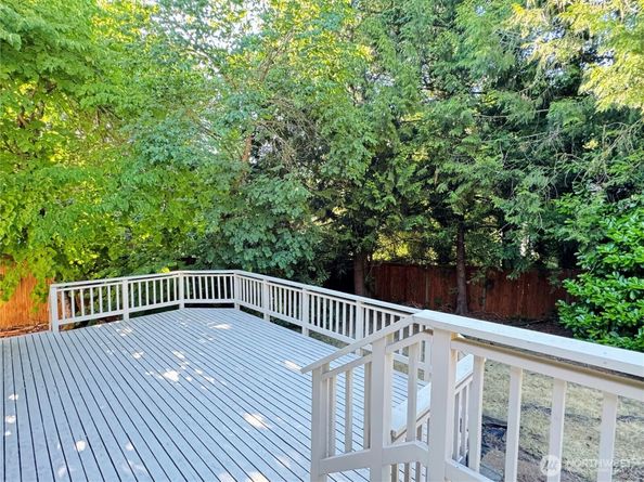 16718 SE 40th Place, Bellevue WA 98008