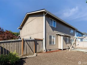 2707 S 268th Place, Kent WA 98032