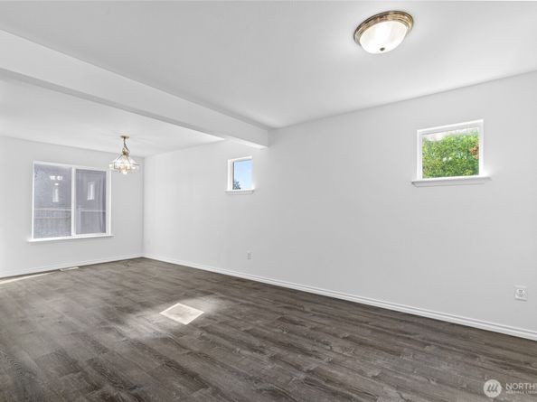 2707 S 268th Place, Kent WA 98032