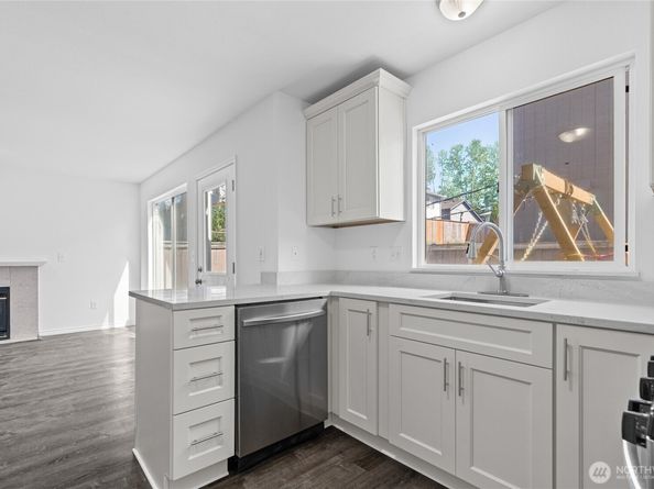 2707 S 268th Place, Kent WA 98032