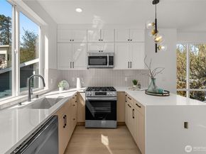 915 N 98th Street B, Seattle WA 98103