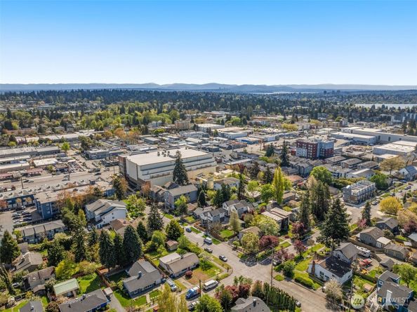 915 N 98th Street B, Seattle WA 98103