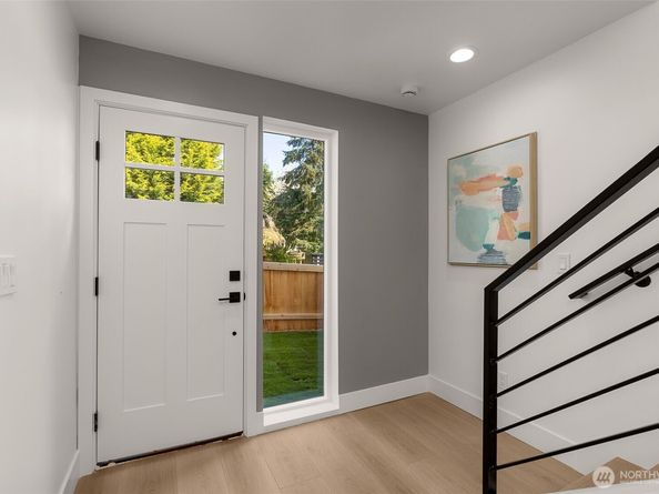 915 N 98th Street B, Seattle WA 98103