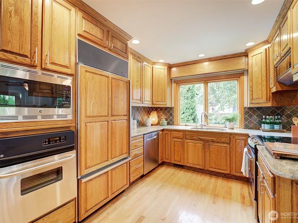 2663 37th Avenue SW, Seattle WA 98126