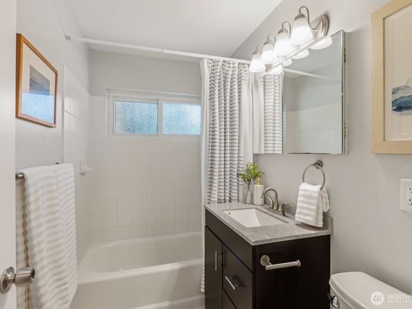 3923 NE 22nd Place, Renton WA 98056