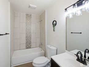 18824 SE 164th St, Renton WA 98058