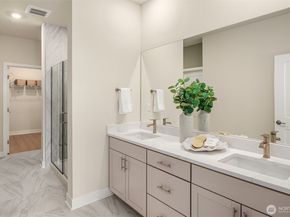 6949 NE 184th Lane 201, Kenmore WA 98028