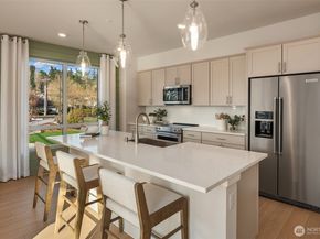 6949 NE 184th Lane 201, Kenmore WA 98028