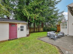 24320 SE 42nd Street, Sammamish WA 98029