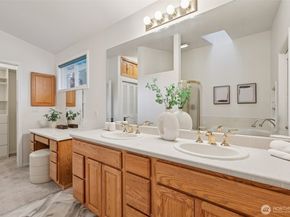 24320 SE 42nd Street, Sammamish WA 98029