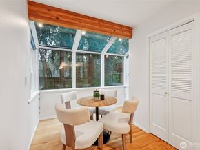 24320 SE 42nd Street, Sammamish WA 98029