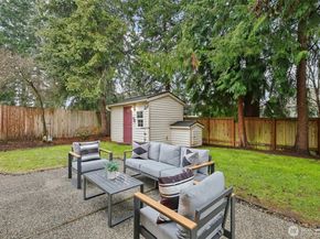 24320 SE 42nd Street, Sammamish WA 98029