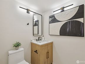 24320 SE 42nd Street, Sammamish WA 98029