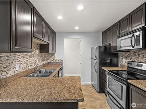 10110 NE 60th Street 104, Kirkland WA 98033