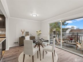 10110 NE 60th Street 104, Kirkland WA 98033