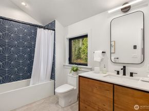 9661 NE Pine Street, Bainbridge Island WA 98110