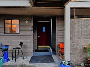 20131 61st Place W D104, Lynnwood WA 98036