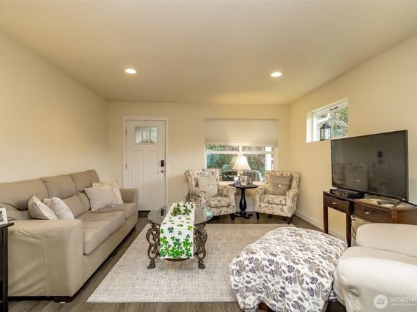 361 10th Avenue N, Algona WA 98001