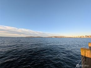 1156 Alki Avenue SW 201, Seattle WA 98116