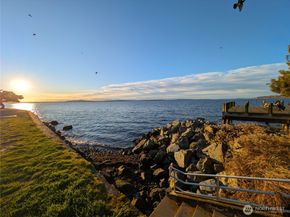1156 Alki Avenue SW 201, Seattle WA 98116