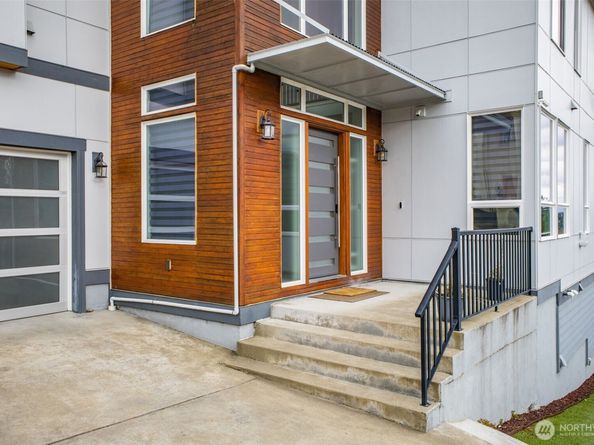 17323 Military Rd S, SeaTac WA 98188
